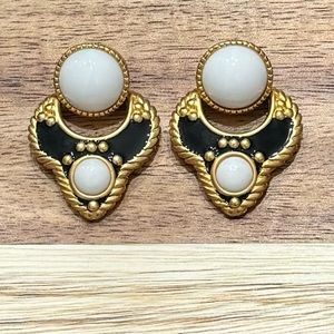 VINTAGE FAUX PEARL EARRINGS